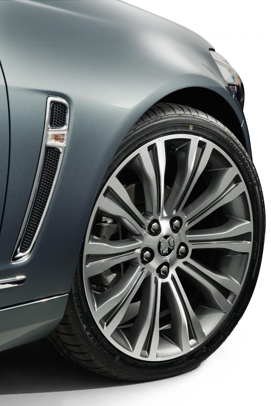  Holden VF Commodore Calais V 2013 года  (фото 3 из 22)